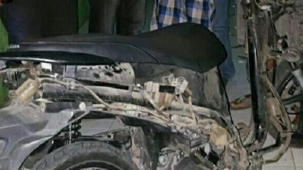 Hilangkan Jejak, Pencuri Ini Preteli Motor Curian Hanya 5 Menit