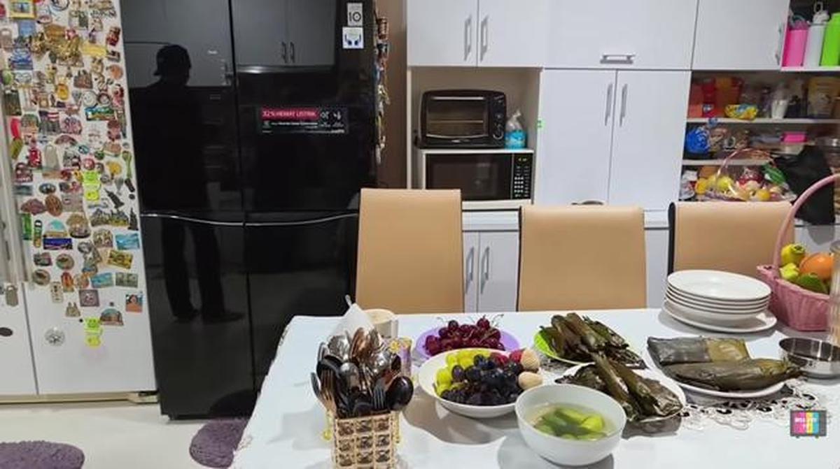 9 Potret Ruang Makan di Rumah Ayu Ting Ting Saat Sahur