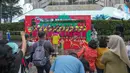 Warga menyaksikan grup vokal bernyanyi dalam acara Christmas Carol di Kawasan Bundaran HI, Jakarta, Kamis (22/12/2022). Pemerintah provinsi (Pemprov) DKI Jakarta kembali mengadakan Christmas Carol untuk merayakan Natal di Ibu Kota. Pagelaran ini diadakan mulai Rabu (21/12) hingga Jumat (23/12) dari pukul 15.30-17.30 WIB yang diselenggarakan di tiga titik, seperti Terowongan Kendal, kawasan Bundaran HI, dan Kota Tua. (Liputan6.com/Faizal Fanani)