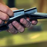 Ilustrasi penipuan uang.