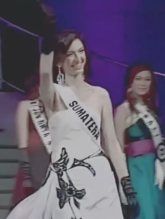 Tak hanya paras rupawan, Raline juga diketahui punya wawasan dan pembawaan yang mumpuni. [instagram.com/international.pl]