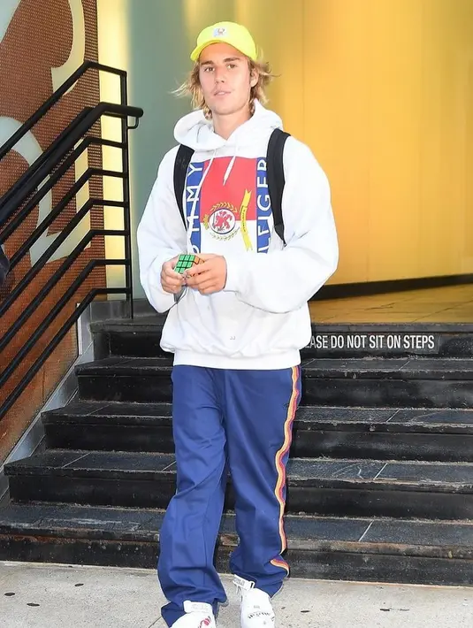 Para penggemar tentu saja bisa merasa lega mengenai hubungan keduanya yang ternyata baik-baik saja. (instagram/justinbiebertrackerrr)