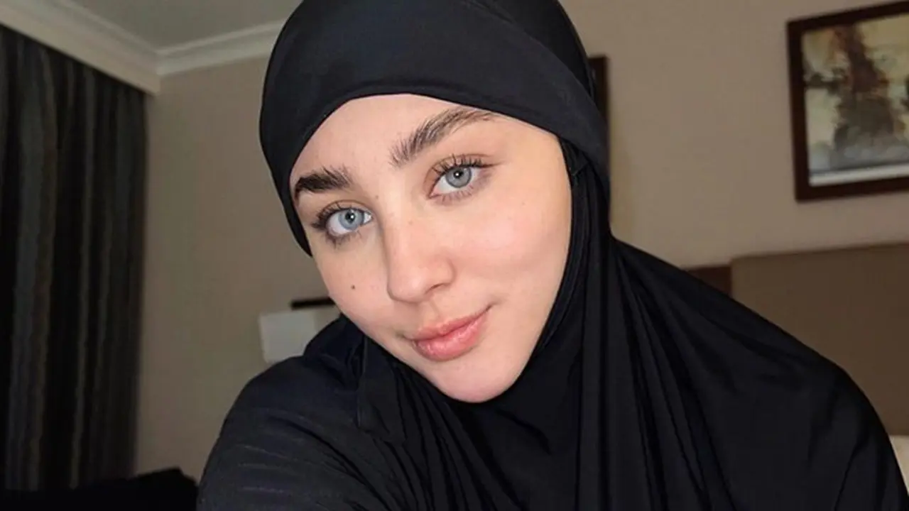 7 Pesona Margin Wieheerm yang Kini Tampil Berhijab Usai Umroh, Banjir Pujian