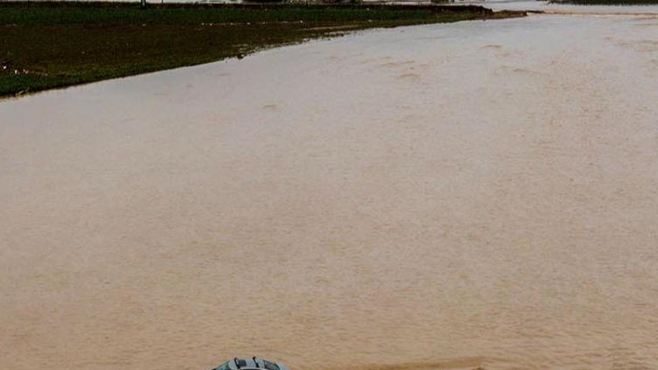 FOTO: Banjir Dahsyat Terjang Yunani: Hancurkan Jembatan, Mobil-Mobil hingga Pembangkit Listrik