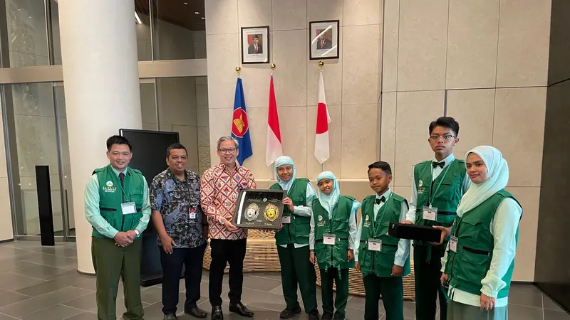 Siswa siswi SD Unggulan Al-Ya’lu Kota Malang yang berhasil meraih Juara 1 dalam Kejuaraan Internasional SEAMEO Japan-Education for Sustainable Development (ESD) Award 2023.(KBRI Tokyo)