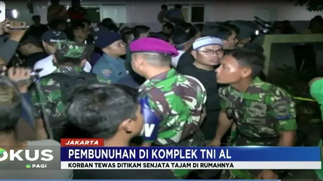 Suasana duka nampak terlihat saat jenazah disalatkan hingga dimasukan ke liang lahat.