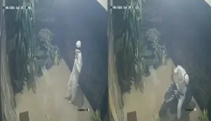 Sosok Pria Serba Putih Terekam CCTV Masuk Kantor Keuangan Pemda di Lampung