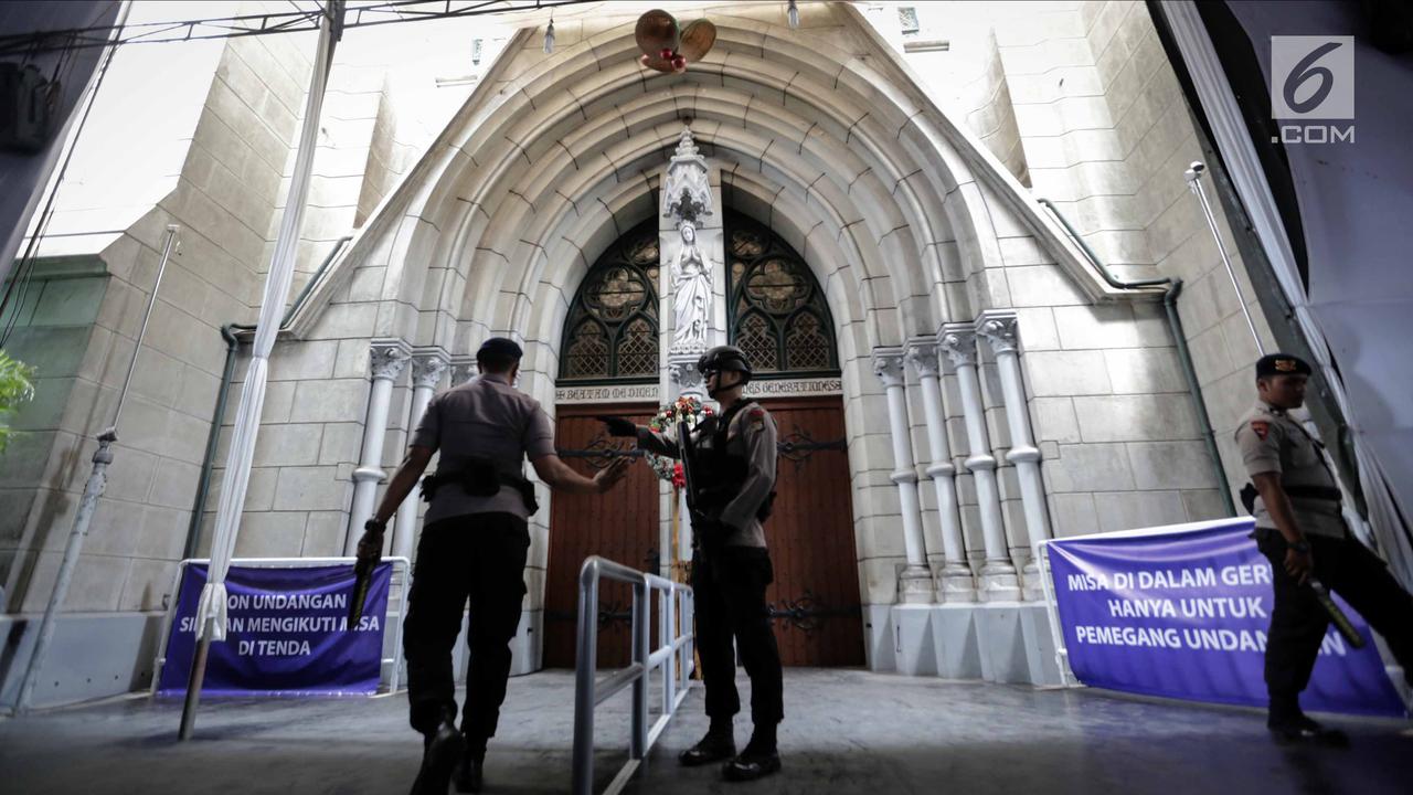 Jelang Ibadah Natal, Personel Gegana dan K9 Sterilkan Gereja Katedral