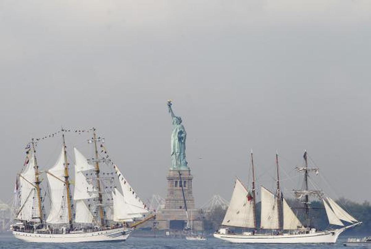 KRI Dewaruci ikut parade kapal perang di New York