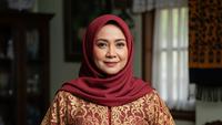 7 Gamis Batik Brokat Syar’i untuk Ibu 50 Tahun dengan Potongan Longgar