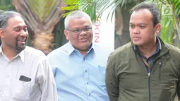 Direktur Dana Perimbangan Kemenkeu Putut Hari Satyaka (tengah) tiba untuk pemeriksaan di Gedung KPK, Jakarta, Kamis (15/8/2019). Putut diperiksa sebagai saksi untuk tersangka Sukiman dalam kasus suap pengurusan dana perimbangan di Kabupaten Pegunungan Arfak, Papua Barat.‎ (merdeka.com/Dwi Narwoko)