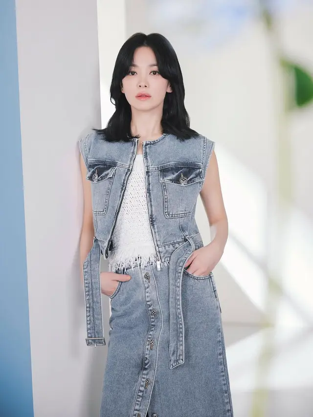 Potret Menawan Song Hye-Kyo, Tampil Anggun dengan Gaya Fashion yang Simpel