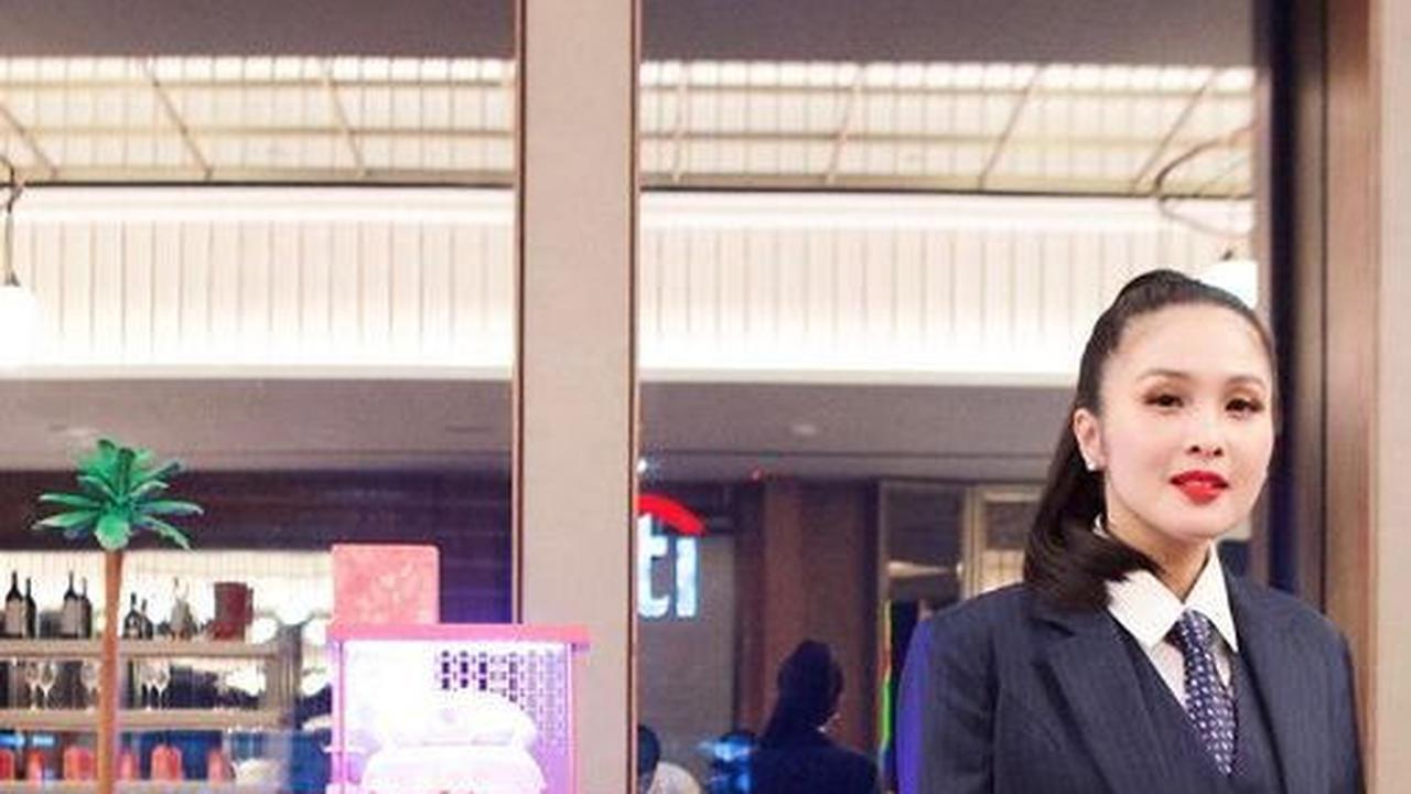 10 Potret Bahagia Sandra Dewi di Momen Ultah ke-40 Dapat Hadiah Mobil 'Rolls Royce' dari Sang Suami, Harganya Bikin Melongo