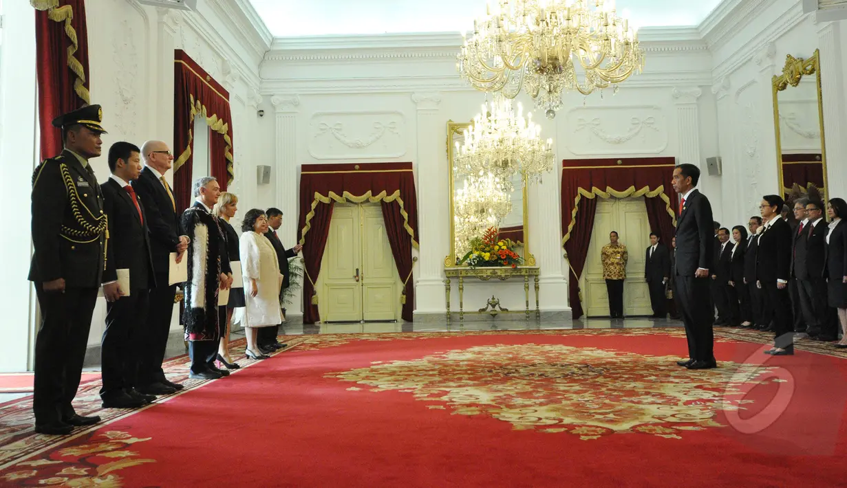 Enam duta besar tersebut terdiri dari negara Selandia Baru, Hongaria, Australia, Republik Filipina, Republik Islam Iran, dan Republik Panama, Istana Merdeka, Jakarta, Kamis (19/3/2015). (Liputan6.com/Faizal Fanani)