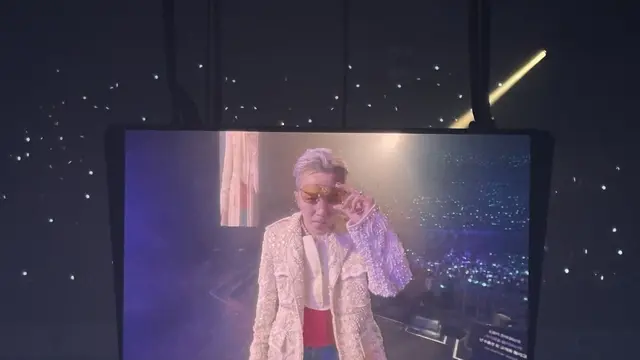 Outfit G-Dragon Konser Übermensch di Jakarta. [Anisha/Fimela]