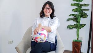 Wakil Ketua PSSI, Ratu Tisha Destria, mengunjungi Kantor Bola.com di KapanLagi Youniverse (KLY) Head Office, Jakarta Pusat, pada Jumat (28/2/2025). (Bola.com/Bagaskara Lazuardi).