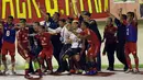 Pemain Semen Padang bersorak merayakan kemenangan atas Bhayangkara FC di babak 8 besar Piala Presiden 2017 di Stadion Manahan, Solo, Minggu (26/2). Semen Padang unggul 1-0. (Liputan6.com/Helmi Fithriansyah)