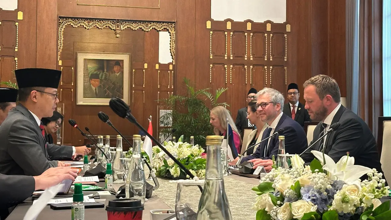 Pertemuan bilateral antara Menteri Luar Negeri RI Sugiono dengan Menteri Luar Negeri Estonia Margus Tsahkna di Kemlu RI, Rabu (23/4/2025). (Liputan6.com/Benedikta Miranti)