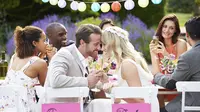 Berikut hal-hal yang pantang dilakukan pengantin di hadapan para tamu pernikahan Anda. (Foto: Bridestory.com)