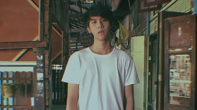 6 Potret Harit Cheewagaroon, Artis Thailand yang Disebut Mirip ‘Dilan’