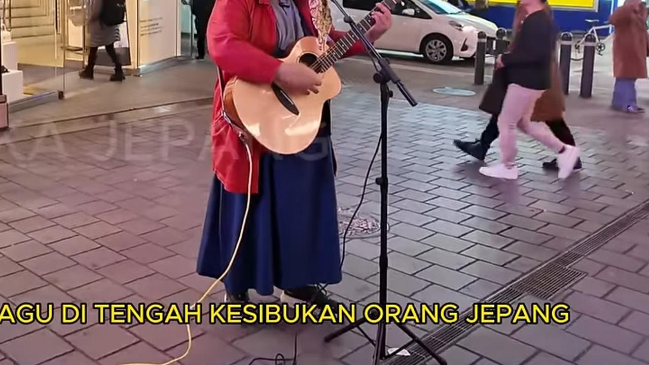 Momen Derry Sulaiman Bawakan Lagu Religi, Orang-orang Jepang Sampai Terkesima
