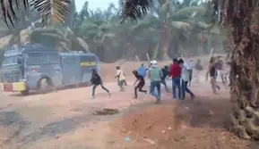 Duduk Perkara Water Cannon Polisi Dilempari Massa Bawa Sajam di Mesuji