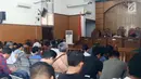 Suasana sidang perdana pembubaran Jamaah Ansharut Daulah (JAD) di PN Jakarta Selatan, Selasa (24/7).  Sidang dipimpin oleh Hakim Ketua Aris Bawono Langgeng dengan dua anggota lainnya yaitu Ratmoho dan Suswanti. (Liputan6.com/Immanuel Antonius)