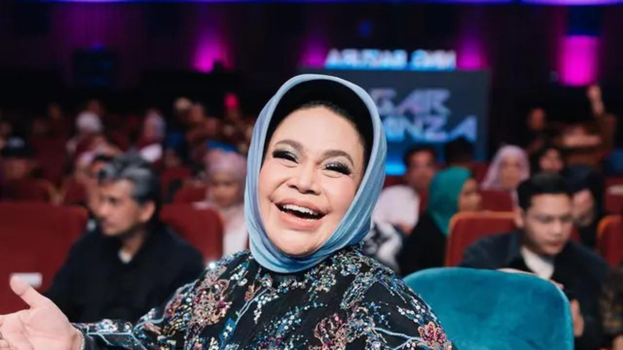 8 Model Gamis Brokat Hetty Koes Endang, Elegan di Setiap Momen