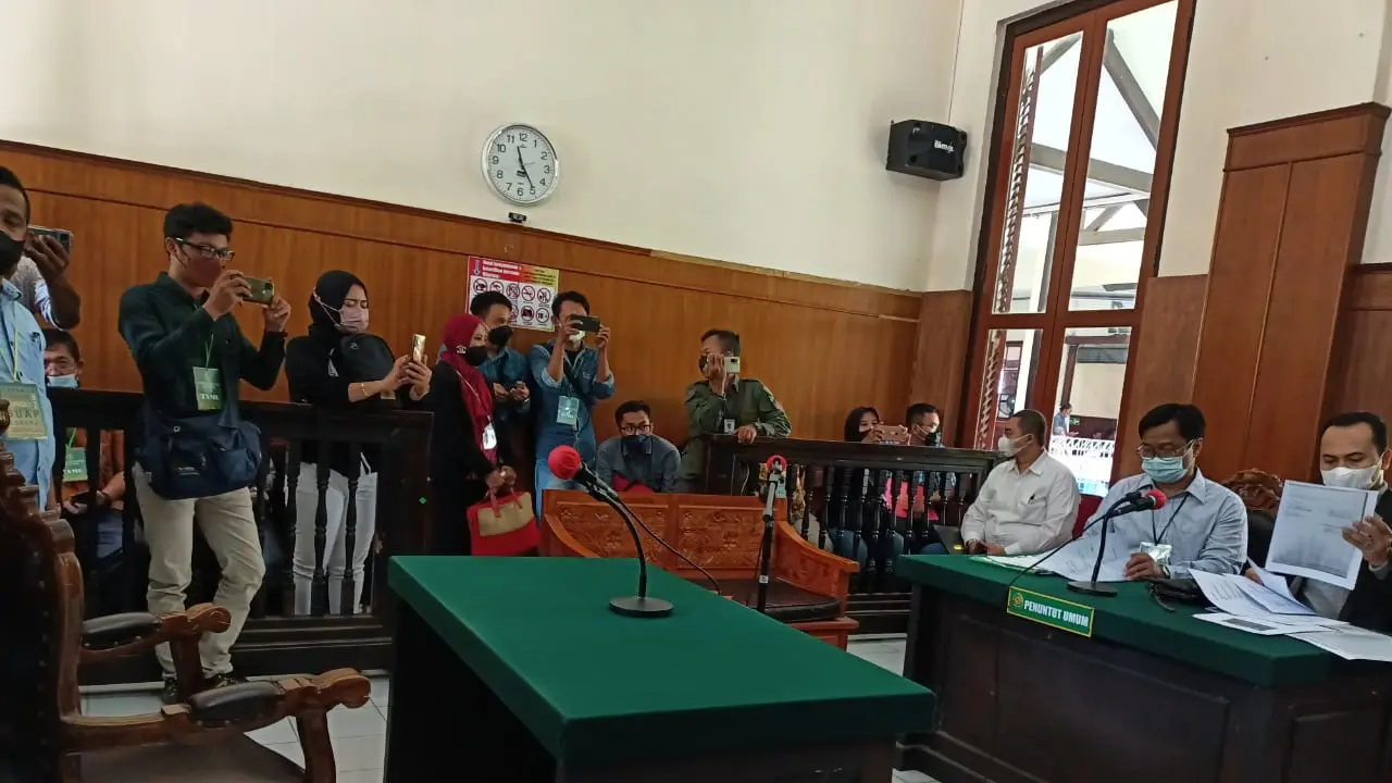 Sidang praperadilan penghentian perkara dugaan pencemaran nama baik yang Wabup Bojonegoro terhadap Bupati Bojonegoro. (Ahmad Adirin/Liputan6.com).