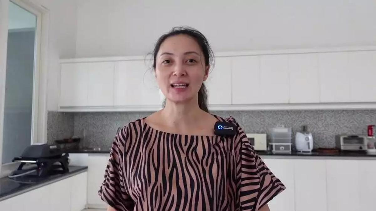 Della Puspita Vakum dari Dunia Entertainment, Cek Kondisi Dapur Mewahnya yang Elegan dan Luas