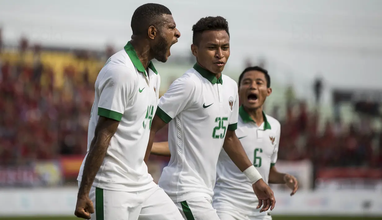 Striker Timnas Indonesia, Marinus Wanewar, merayakan gol yang dicetaknya ke gawang Timor Leste pada laga SEA Games di Stadion MPS, Selangor, Minggu (20/8/2017). Indonesia menang 1-0 atas Timor Leste. (Bola.com/Vitalis Yogi Trisna)
