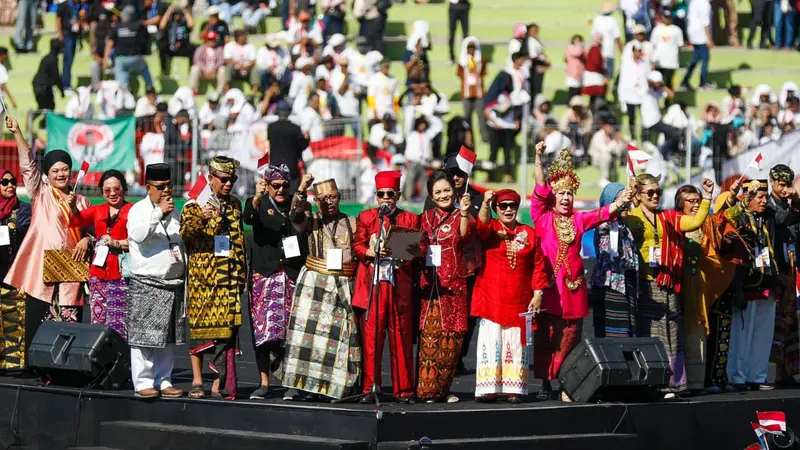 Dinasti Nusantara deklarasi dukungan untuk Ganjar Pranowo menjadi Presiden 2024. Deklarasi tersebut dibacakan oleh Sultan Ternate, Kolano Kie Raha Buldan Ternate Sirajul Mulki Amiruddin As-Sultan Iskandar Hidayatullah Sjah di Stadion Gelora Delta, Kabupat