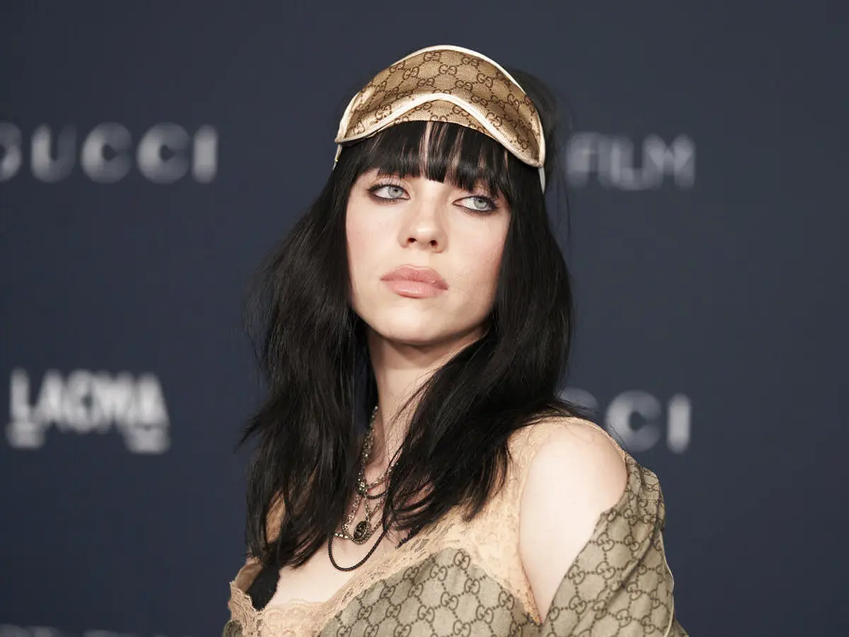 Billie Eilish Menyesal Nonton Film Dewasa Sejak Usia 11 Tahun, Merusak Otak  dan Kacaukan Hubungan Intim - ShowBiz Liputan6.com