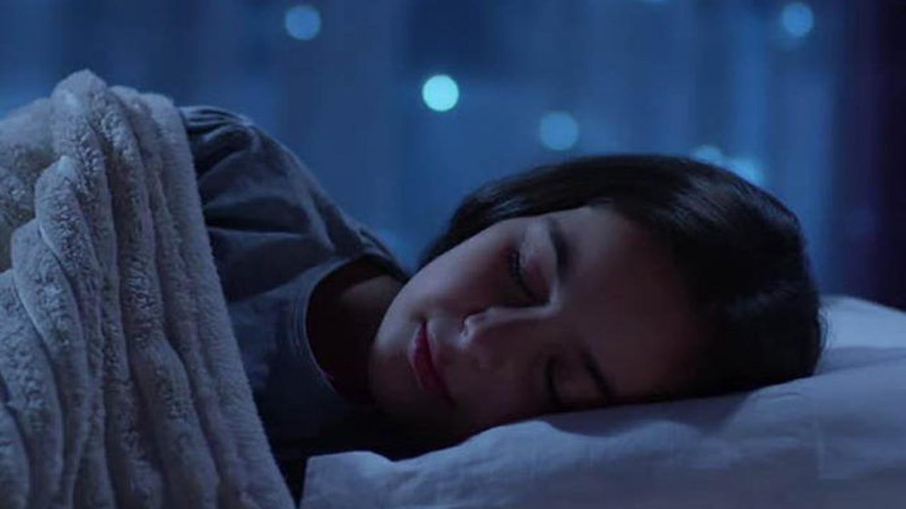1. Terapkan jam tidur yang teratur