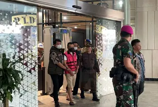 Don Ritto memakai rompi tahanan Kejagung. (Liputan6.com/Winda Nelfira).