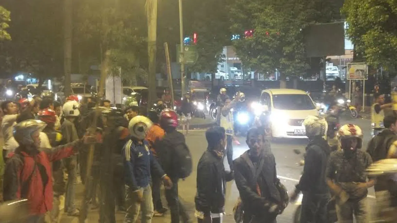 Bentrok ojek online dan sopir angkot