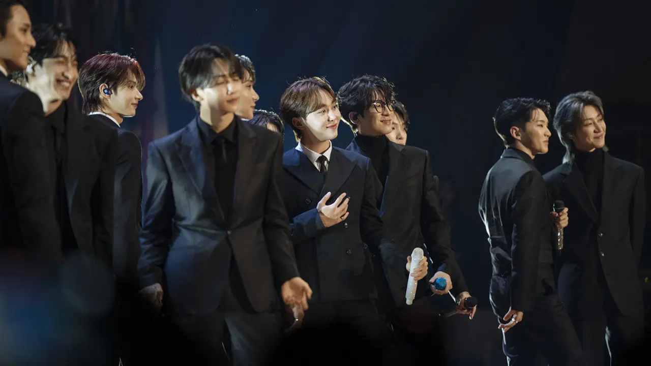 Seventeen tampil di Unesco Youth Forum. (AP Photo / Lewis Joly)