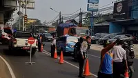 Kebakaran Pabrik Bingkai Buat Lalu Lintas Duren Sawit Macet