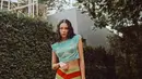 Bahkan wanita 24 tahun ini tetap fashinobale dengan outfit warna-warni. OOTD-nya bisa jadi inspirasi outfit untuk hangout sehari-hari. Dirinya dipuji tampil stunning tanpa aksesoris berlebihan.(Liputan6.com/IG/@alyssadaguise)