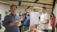 Menteri BUMN Erick Thohir saat mengunjungi booth di Marina Labuan Bajo Waterfront, Rabu (10/5/2023).