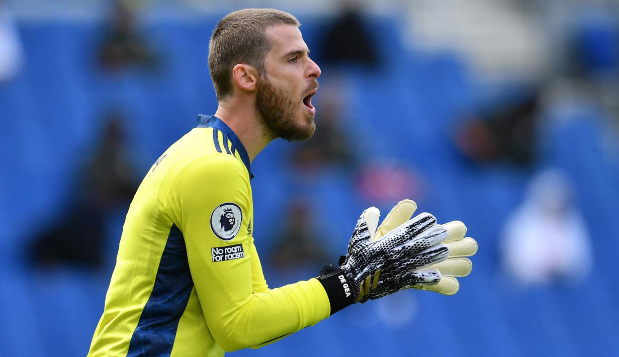David De Gea. Kiper yang didatangkan dari Atletico Madrid ini telah 11 musim memperkuat Manchester United hingga kini. Sempat diragukan di awal kedatangannya untuk menggantikan Edwin vs der Sar, ia mampu menjawab keraguan tersebut. Total telah tampil dalam 442 laga. (Foto: AFP/Pool/Glyn Kirk)