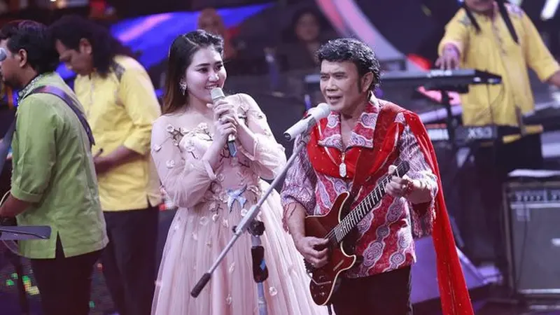 7 Potret Kebersamaan Rhoma Irama dengan Via Vallen yang Jadi Teman Duet