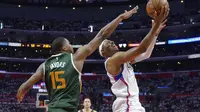 Derrick Favors saat melawan Golden State Warriors pada babak Semifinal NBA, Senin (8/5/2017) (AP Photo/Rick Bowmer)