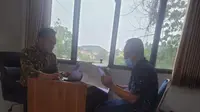 Pemeriksaan salah satu saksi kasus korupsi bank Sulawesi Tenggara cabang Konawe Kepulauan di Polda Sultra.(Liputan6.com/Ahmad Akbar Fua)
