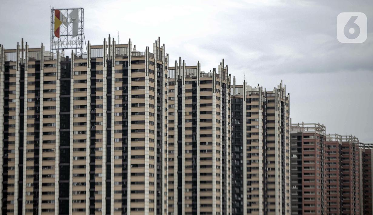 Kondisi pembangunan proyek Meikarta di Cikarang, Kabupaten Bekasi, Jawa Barat, Selasa (14/3/2023). Wakil Ketua DPR RI Sufmi Dasco Ahmad memimpin rombongan belasan anggota DPR RI meninjau langsung lokasi pembangunan proyek Meikarta untuk mengetahui kondisi bangunan apartemen yang mangkrak sehingga membuat banyak konsumen merasa dibohongi serta dirugikan. (Liputan6.com/Faizal Fanani)