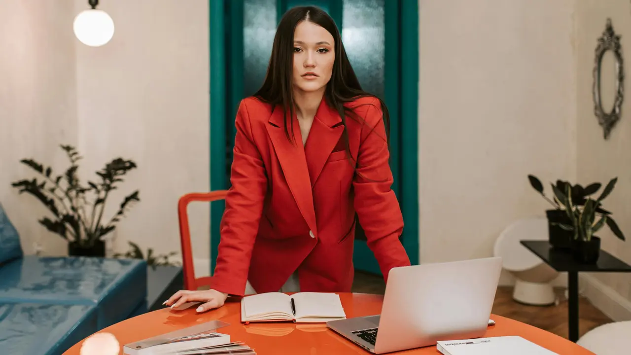 6 Tips Mudah Menjadi Alpha Woman, Bisa Menarik Perhatian Banyak Orang!