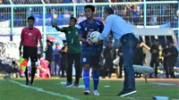 Pemain Arema FC, Nasir, diplot menjadi bek kiri pada laga kontra Persebaya Surabaya di Stadion Kanjuruhan, Malang, Kamis (15/8/2019). (Bola.com/Iwan Setiawan)