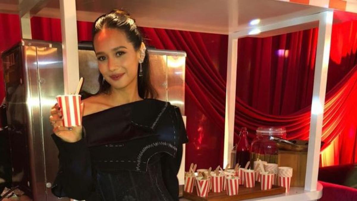 7 Gista Putri di Usia 37 Tahun dan Berstatus Ibu Satu Anak, Body Goals Penampilan Makin Modis