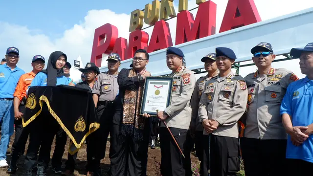 Menikmati Panorama Garut Sambil Terbang dari Puncak Gunung Putri