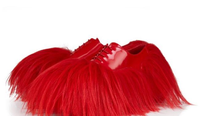 Harga Fantastis Rp33,5 Juta: Sepatu Bulu Merah Debut Jaden Smith x Louboutin Tuai Ejekan